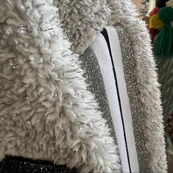 VS PINK Short Sparkly Robe - Picture 4 of 10